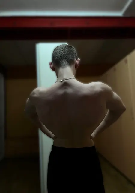 Никита з Дніпра, мені 19 років, познайомлюсь для спільних подорожей