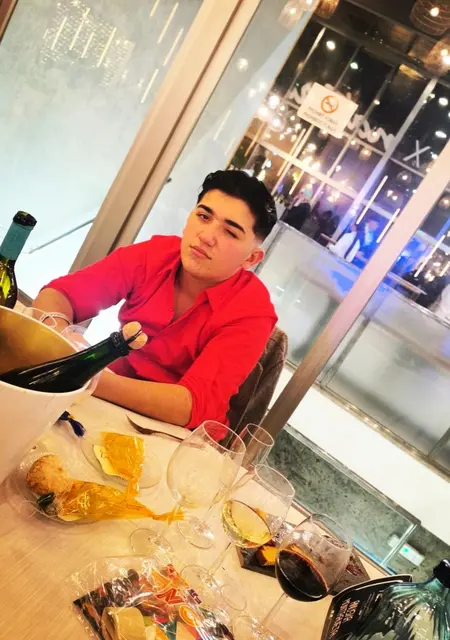 Gerard de Valencia, busco en el sitio relación a largo plazo