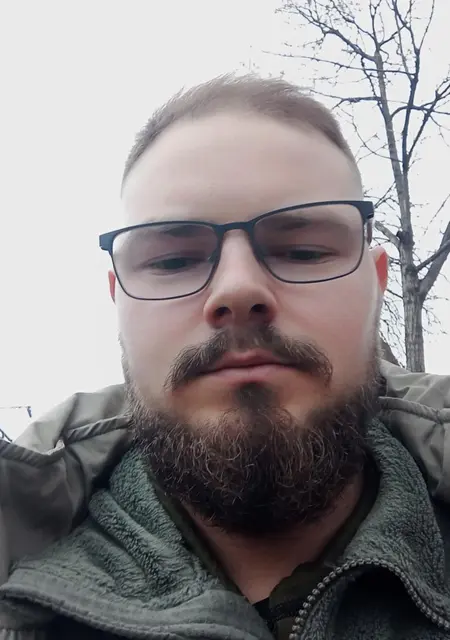 Вадим з Ізюм, мені 27 років, познайомлюсь для вірт