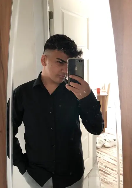 Yigit из Адана, мне 18, познакомлюсь для совместных путешествий