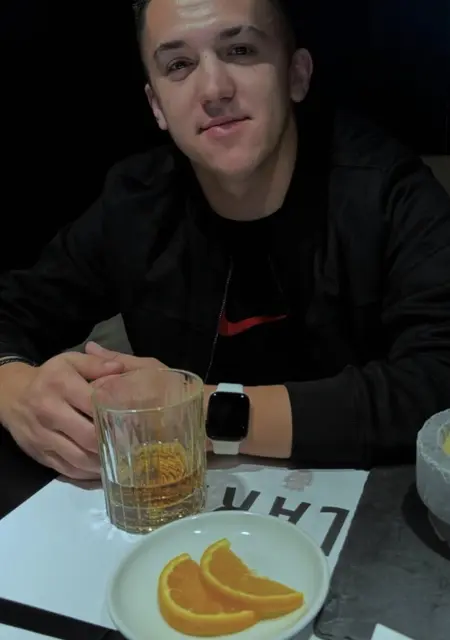 Я Никита, 27, из Одессы, ищу знакомства без обязательств