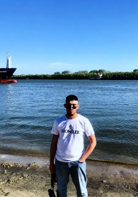 Артур из Аскании-Новой, ищу на сайте знакомства на одну ночь