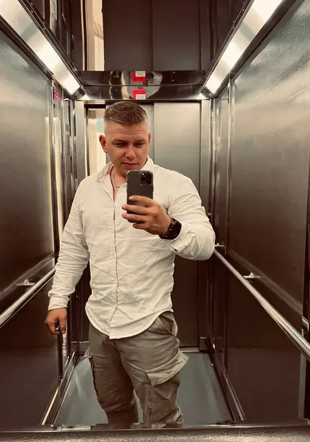 Артём из Луганска, ищу на сайте знакомства на одну ночь