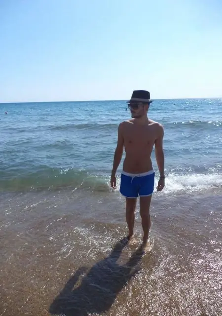 John из Афин, мне 32, познакомлюсь