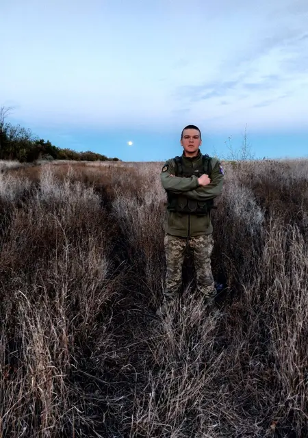 Я Илья, 20, из Ужгорода, ищу знакомство для приятного времяпровождения