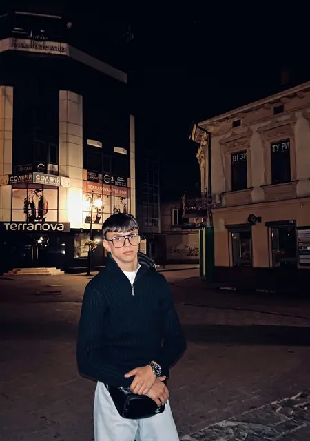 Я Артур, 20 років з Івано-Франківська, шукаю знайомства на одну ніч