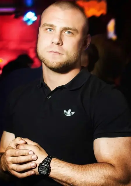 Я Антон, 35, из Гомеля, ищу знакомства на одну ночь