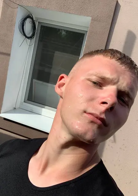 Volodymyr из Херсона, мне 21, познакомлюсь для приятного времяпровождения