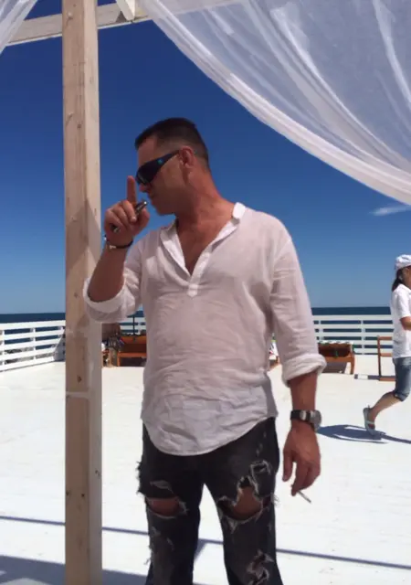 Виталий з Одеси, шукаю на сайті відкриті стосунки