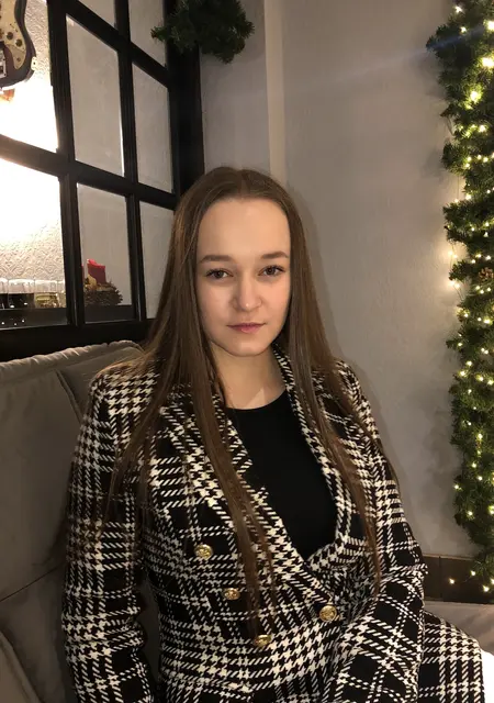 Елена з Чернівці, мені 23 років, познайомлюсь для постійні стосунки