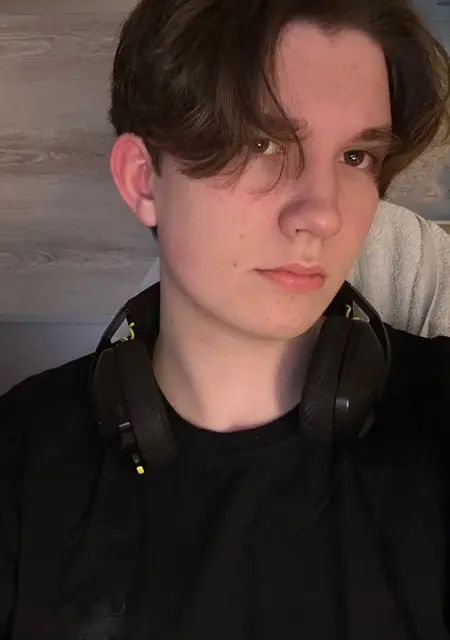 Я Денис, 18, из Ровно, ищу знакомство для дружбы