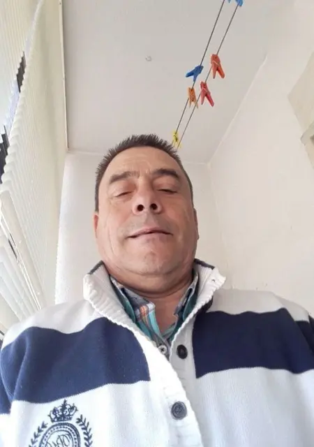 Mino из Лиссабона, мне 42, познакомлюсь