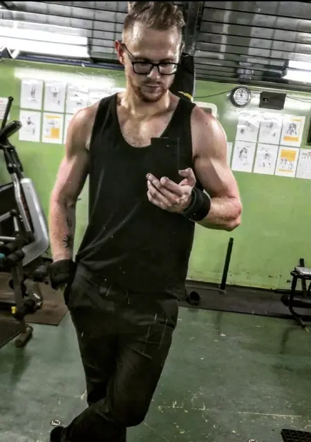 Я Игорь, 28, знакомлюсь для общения в Бердянске